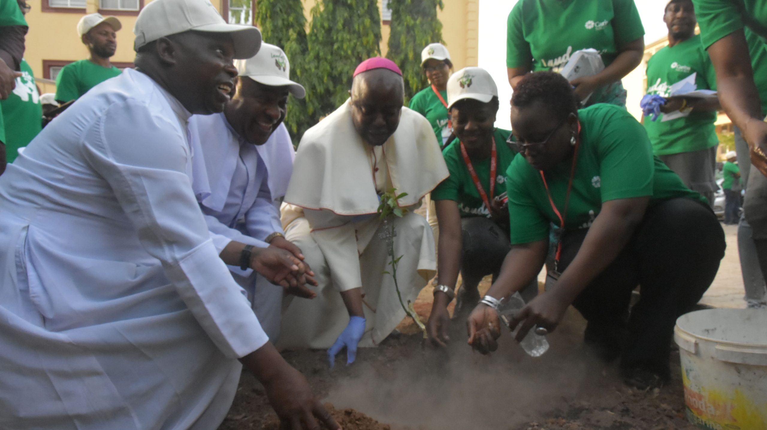 Le diocesi nigeriane mettono radici: migliaia e migliaia di alberi”